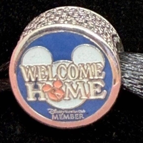Disney Vacation Club Member DVC Pandora Charm Mickey Welcome Home Double Sided - Picture 1 of 2